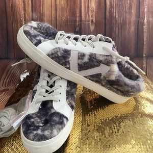 Vintage Havana Women’s Faux Fur Snuggle Sneakers 8